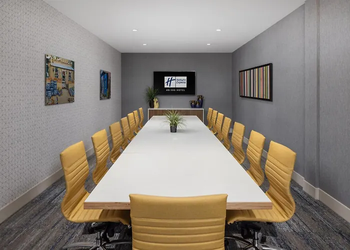 Express & Phoenix West - By Ihg 2*