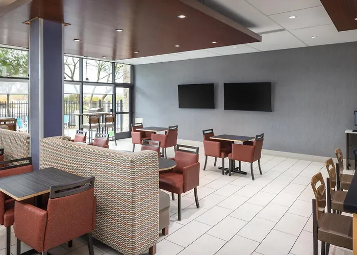 Express & Phoenix West - By Ihg 2*