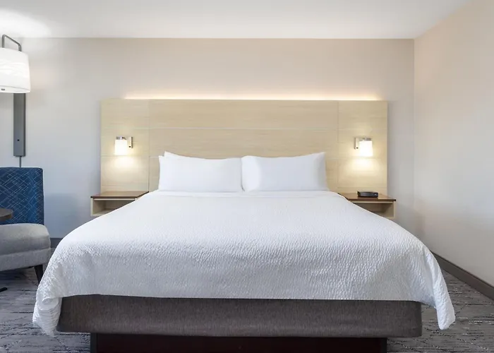 Express & Phoenix West - By Ihg Hotel 2*