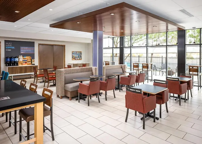 Express & Phoenix West - By Ihg 2* Buckeye
