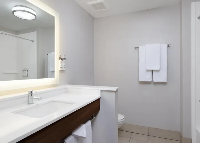 Express & Phoenix West - By Ihg Hotel 2*