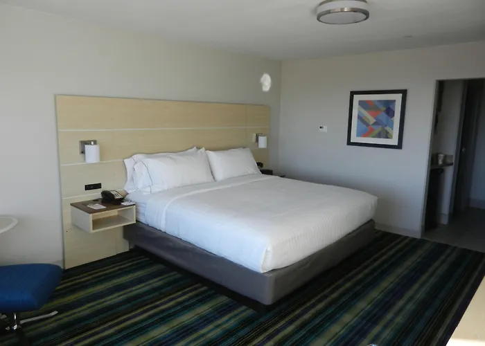 Express & Phoenix West - By Ihg