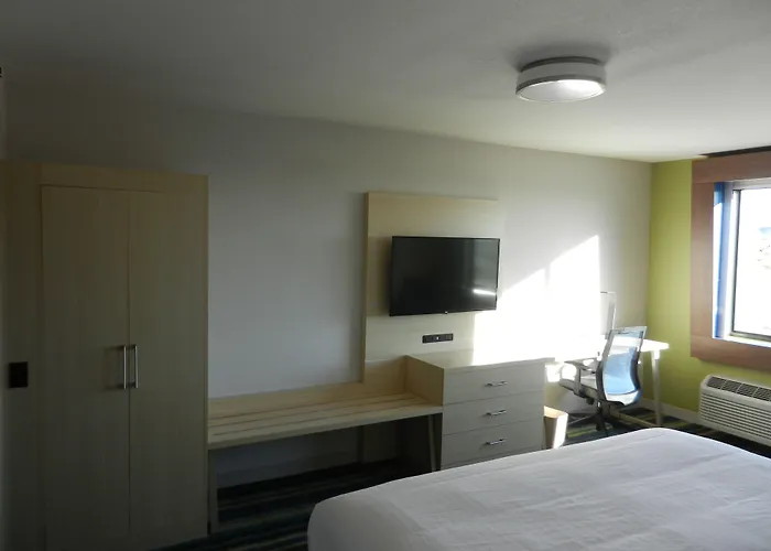 Express & Phoenix West - By Ihg 2*
