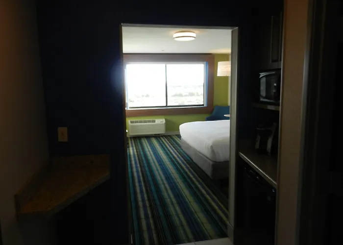 Express & Phoenix West - By Ihg Hotel