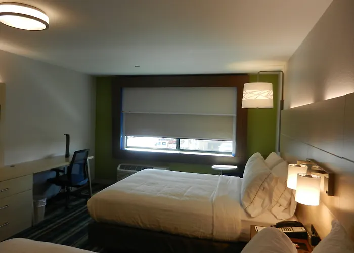 Express & Phoenix West - By Ihg 2*
