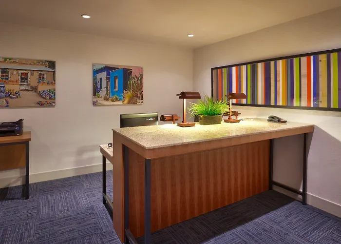 Express & Phoenix West - By Ihg Hotel 2*