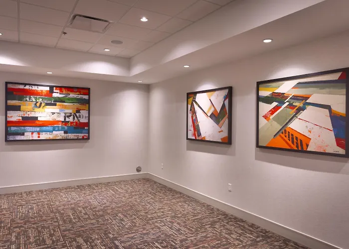 Express & Phoenix West - By Ihg Buckeye