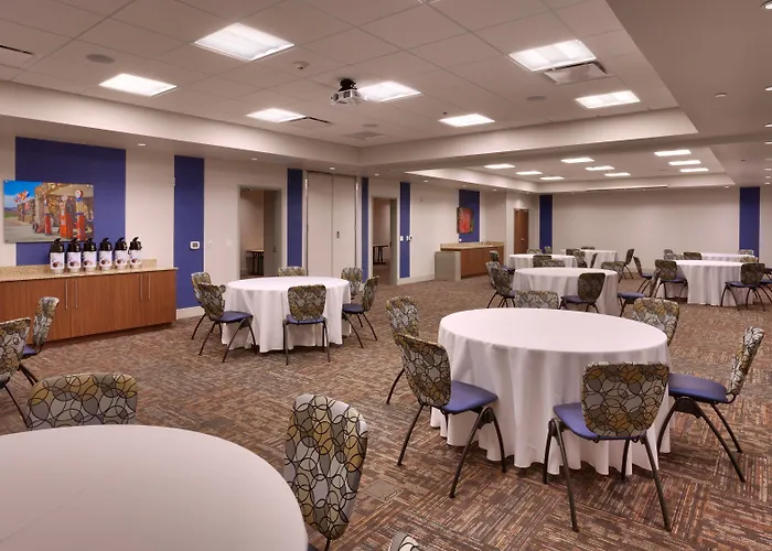 Hotel Express & Phoenix West - By Ihg Buckeye