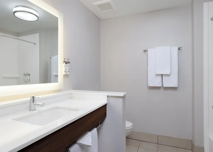 Express & Phoenix West - By Ihg Buckeye