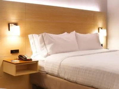 Hotel Express & Phoenix West - By Ihg Buckeye